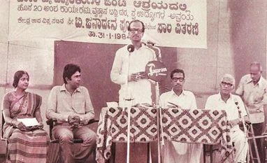 Loan 'mela' comes at a time when red lights are flashing in RBI's FSR It is not clear how much was doled out during the 1980s loan melas, held during Congressman Janardhan Poojary’s (centre) stint as the minister of state for finance. (Photo: janardhanapoojary.com)