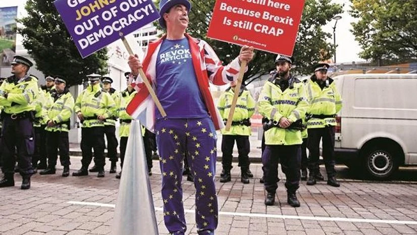 EU and UK negotiators will resume talks on Friday in a frantic effort to bridge the gap Photo: Reuters EU and UK negotiators will resume talks on Friday in a frantic effort to bridge the gap Photo: Reuters