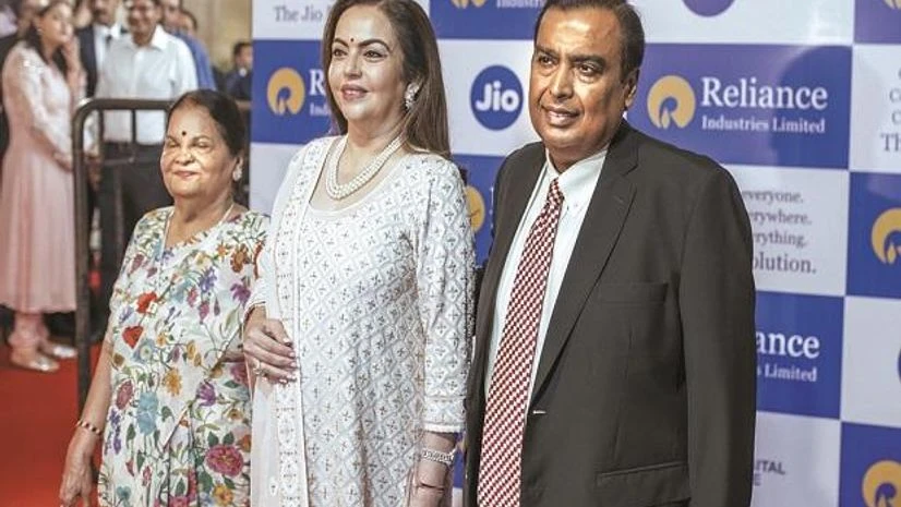 (From right) Mukesh Ambani, CMD of RIL, with wife Nita Ambani and mother Kokilaben Ambani photo: bloomberg (From right) Mukesh Ambani, CMD of RIL, with wife Nita Ambani and mother Kokilaben Ambani photo: bloomberg