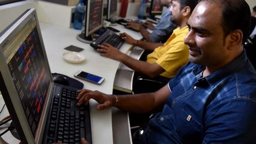 Options trading gathers steam in Q2; share of cash in average volumes falls Options trading gathers steam in Q2; share of cash in average volumes falls