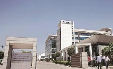 HCL Tech Q4 net up 22.8% yoy at Rs 3,154 crore; announces dividend of Rs 2 HCl Tech Q2 net income rises 4.4% to Rs 2,651 crore, EBIT up 17.9%