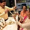 People purchasing Gold Jewellery at UTZ Jewellery Shop. Photo: Kamlesh Pednekar