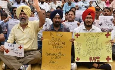 PMC Bank crisis: Sessions court rejects bail plea of two directors PMC Bank protest at Azad maidan in Mumbai (Photo: Kamlesh Pednekar)