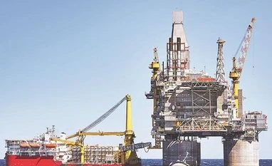 OMCs in focus as crude oil hits 1-year low; BPCL, HPCL surge up to 5% Oil, OMCs, Oil rig, Fuel, Indian Oil, Hindustan OIL, Bharat Petroleum, Petrol, Gas, LPG, Oil drilling, block, basin