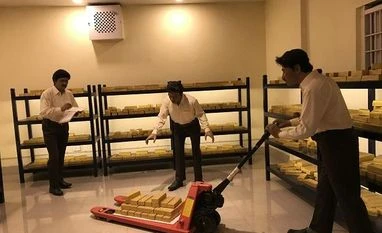 Paswan to release gold jewellery, artefact hallmarking notification on Wed Gold vault in RBI museum