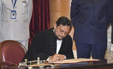 Letters to BS: CJI should lead in fixing criminal justice delivery system New Delhi: Justice Sharad Arvind Bobde signs on a register after taking oath as the 47th Chief Justice of India (CJI) at Rashtrapati Bhavan, in New Delhi, Monday, Nov. 18, 2019 | (PTI Photo/Manvender Vashist)