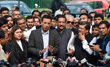 Maharashtra LIVE: Sena-NCP-Cong combine parade 162 MLAs in Mumbai hotel Randeep Surjewala, Prithviraj Chavan, Mukul Wasnik