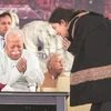 Union Minister for Women and Child Development Smriti Irani greets Rashtriya Swayamsevak Sangh chief Mohan Bhagwat at the ‘Geeta Prerna Festival’ at Red Fort in New Delhi on Sunday |	Photo: PTI