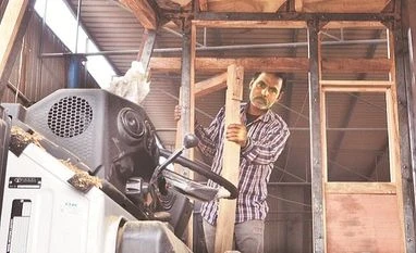 Truck, Truck body builders, Ravi earns only a fourth of his usual income nowadays, because of slowdown | Photo: sanjay k sharma