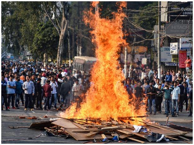 Protestor's burn hoardings and other materials in Guwahati Protestor's burn hoardings and other materials in Guwahati