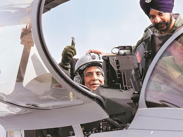 Rajnath Singh receives first Rafale fighter (October 7) Rajnath Singh receives first Rafale fighter (October 7)