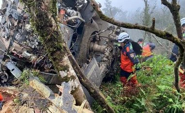 Taiwan's top military officer, along with 7 others, killed in chopper crash A rescue team searches for missing military officers, after a Black Hawk helicopter made a forced landing at a mountainous area near Taipei, Taiwan January 2, 2020.