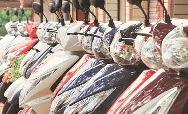 April auto retail sales drop of 4% on decline in two-wheeler demand image