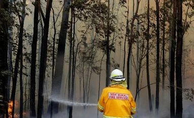 Bodies of 3 US firefighters retrieved from Australian air crash site A firefighter manages a controlled burn near Tomerong, Australia.