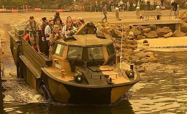 Quarter of million Australians asked to evacuate as bushfires intensify Australia evacuation