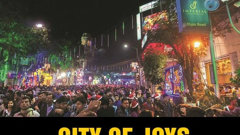 A Christmas crowd at Elgin Road A Christmas crowd at Elgin Road