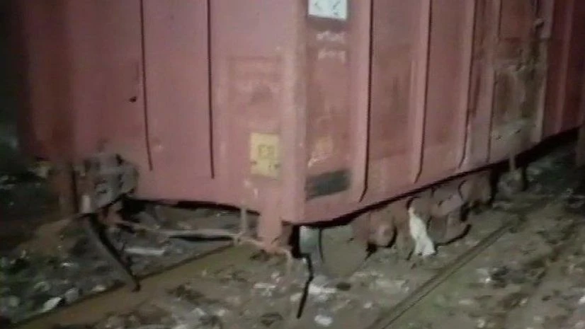 derailed goods train in kurla derailed goods train in kurla