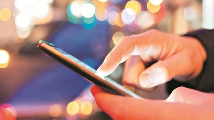 Indians opt for mobile data over broadband in early days of lockdown: Study Indians opt for mobile data over broadband in early days of lockdown: Study
