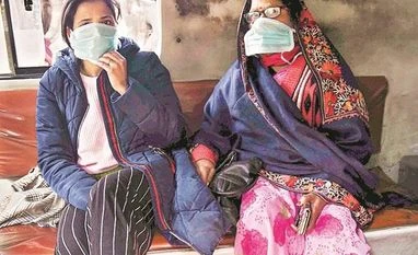 Markets catch coronavirus flu: World indices slip into the red, gold rises Coronavirus