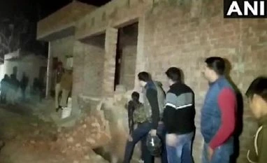 Hostage taker's wife thrashed by locals, dies in hospital: UP Police Farukhabad hostage