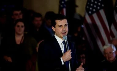 Pete Buttigieg holds razor-thin lead in Iowa caucus, defeats Sanders Pete Buttigieg