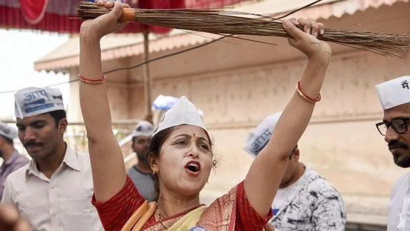 AAP, delhi election results, election polls, delhi election Aam Aadmi Party workers celebrate the party's success in Delhi Assembly polls at Shivaji Chowk, Vashi in Navi Mumbai. Photo: PTI