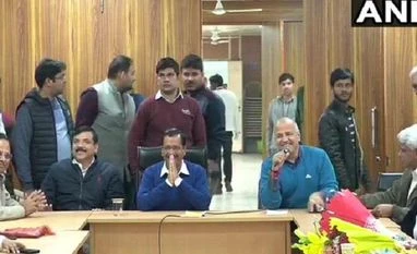 Newly elected AAP MLAs choose Kejriwal as leader of legislature party Aam Aadmi Party, Arvind Kejriwal, Manish Sisodia