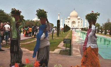Remove all business activities within 500 metres of Taj Mahal: SC Taj Mahal