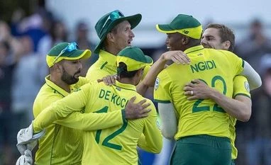 Coronavirus: Proteas may avoid customary handshakes, says coach Boucher South Africa cricket team