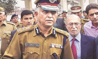 Delhi Police head reviews arrangement at border in view of farmers' protest Delhi Police Commissioner S N Shrivastava