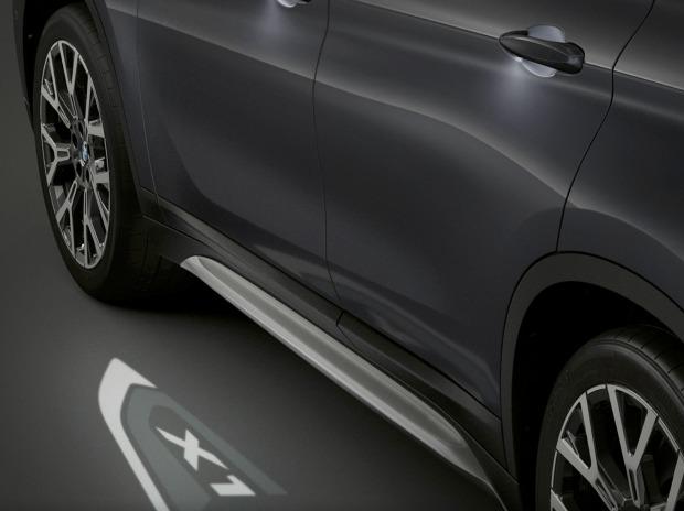 Its exterior is characterised by short overhangs and a long wheelbase typical of a Sports Activity Vehicle Its exterior is characterised by short overhangs and a long wheelbase typical of a Sports Activity Vehicle