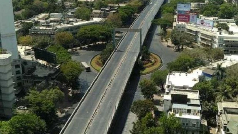 Deserted Mumbai Road. Photo: Kamlesh Pednekar Deserted Mumbai Road. Photo: Kamlesh Pednekar
