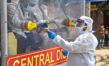 Delhi reduces home quarantine for asymptomatic passengers to 7 days from 14 delhi, coronavirus, coronavirus testing, covid testing