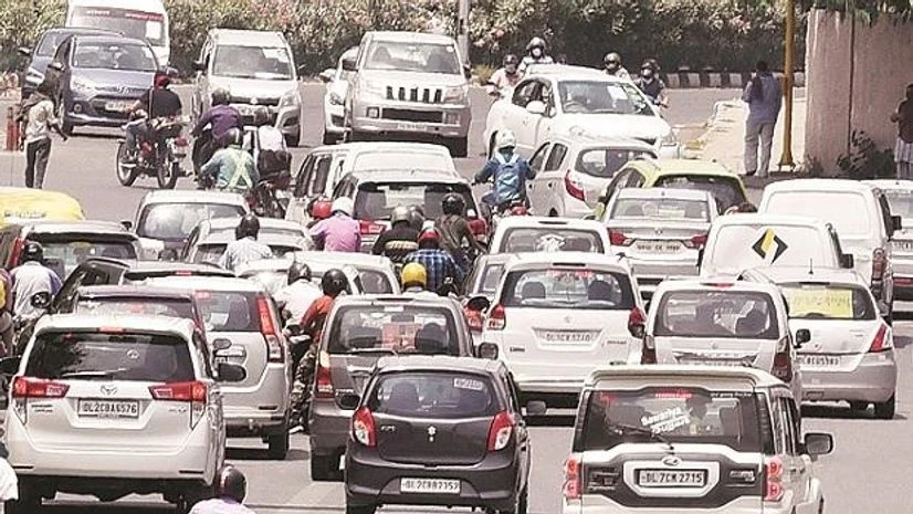 Give more time for fuel stickers, HSRP before fining: Delhi HC to AAP govt traffic, cars, coronavirus, automobile, traffic, roads, transport, vehicles, PE, passenger, people, pollution