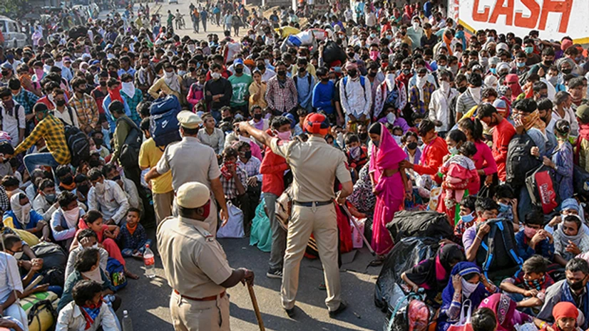migrant workers, lockdown 3.0, Covid-19, Coronavirus, labourers. Migrants from Bengaluru walk in a queue after reaching Danapur railway station via a special train arranged for them, during the ongoing Covid-19 nationwide lockdown, in Patna. Photo: PTI