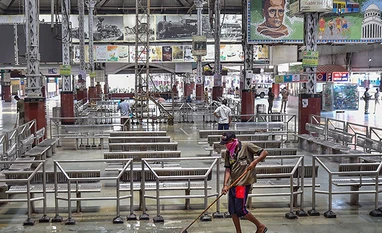 Coronavirus update: Lockdown 4.0, Vande Bharat Mission and other stories Shramik train, Howrah Station, Kolkata railway station, Indian Railways