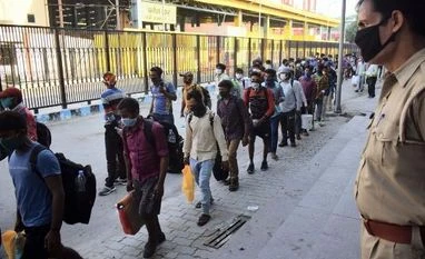 Covid-19: Migrants on their way home hit a hurdle at Delhi-UP border Migrant workers returning to native places face hurdle at Delhi-UP border
