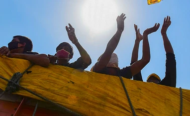 Who is feeding migrant workers, paying for their travel, SC asks govt Lockdown4.0, migrant workers, labourers, coronavirus, Covid-19