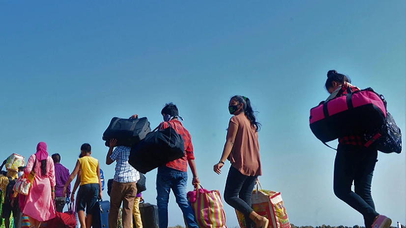 migrant labour, migrant labourers, uttar pradesh, vasai, migrant, migrants Vasai: Migrants from Uttar Pradesh leave from Suncity due to no train facility to their native places following only one train was going to Odisha, during the ongoing Covid-19 lockdown. (PTI Photo)