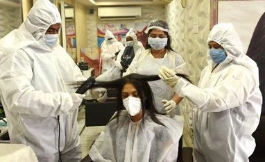 Life and death in lockdown: Pictures from around India lockdown, coronavirus, parlour