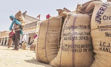 28 states/UTs start lifting grains for free distribution under PMGKAY farmers, FCI, food corporation of india, grains, production, farmers, MSP, labourers,