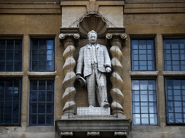 La statue du colonialiste britannique Cecil Rhodes vue sur le côté de l'Oriel College à Oxford, en Grande-Bretagne La statue du colonialiste britannique Cecil Rhodes vue sur le côté de l'Oriel College à Oxford, en Grande-Bretagne