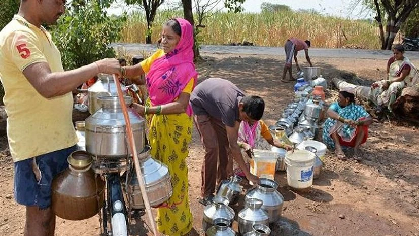 MP sizzles at 43-degree Celsius, no respite from heatwave in next few days summer, heatwave, heat, temperature, climate change, people, village, water