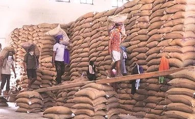 Govt sets foodgrain output target at 328 mn tonnes for 2022-23 crop year foodgrain, food, output, production, coldstorage, FCI, warehouse, farmers, farm, agri, market, prices