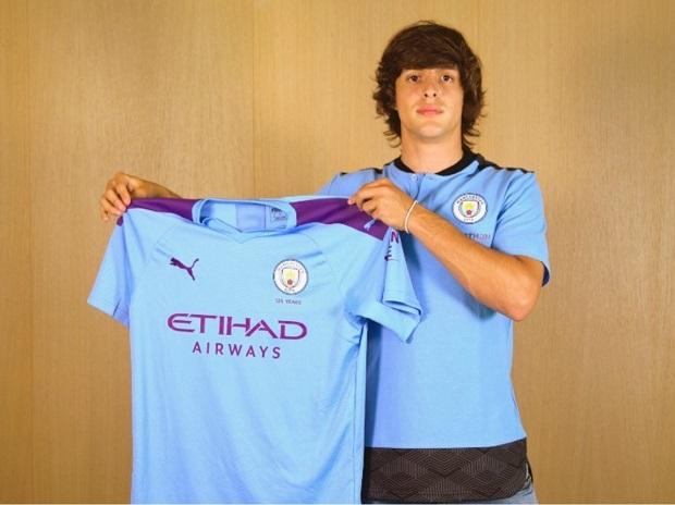 Pablo Moreno signs 4-year contract with Manchester City