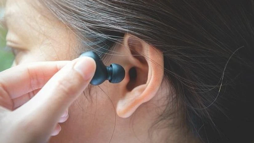 how to put samsung earbuds in pairing mode