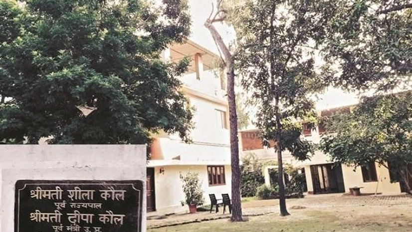 Priyanka Gandhi, Priyanka Gandhi bunglow There are about 10 spacious rooms in the bungalow, apart from separate space for conducting official work and accommodating support and security staff