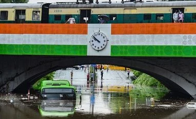 LG flags Minto Bridge drainage flaws, warns action if waterlogging recurs Minto Bridge