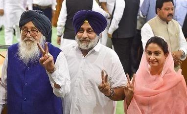 SAD faces existential crisis; Shah holds key to Badals' political survival Parkash Singh Badal, Sukhbir Badal, Harsimrat Badal