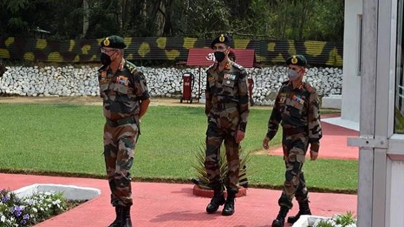 Western Army Commander, Lt. Gen RP Singh Lt Gen RP Singh, Western Army Commander along with Lt Gen Upendra Dwivedi, GOC, Rising Star Corps visited Basoli, Bakloh & Mamun Military Stations to review the current security situation and operational readiness.
